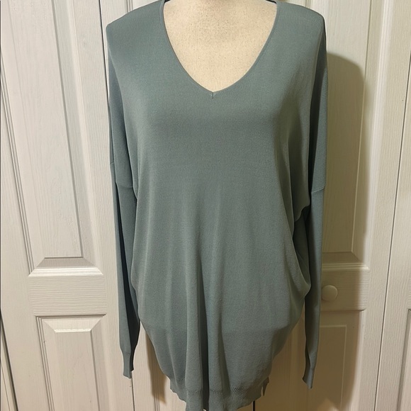 Sweet Love Tops - Sweet Lovely by Jen V-Neck Long Sleeve oversized top S/M